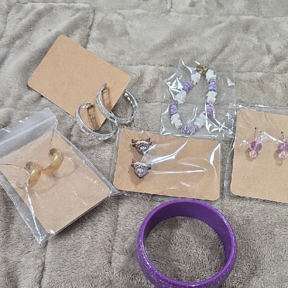 Earrings/Bracelet‎ Bundle Of 6 Silver/Goldtone Highland Cows Variety Pierced EUC